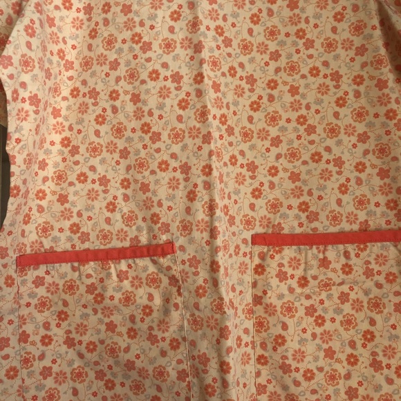 Scrub top - Picture 2 of 3